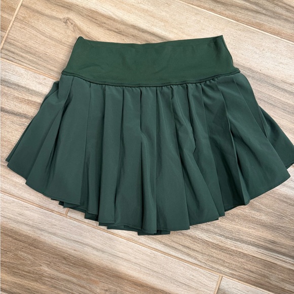 aerie Pants - Dark Green Pleated Athletic Skort
